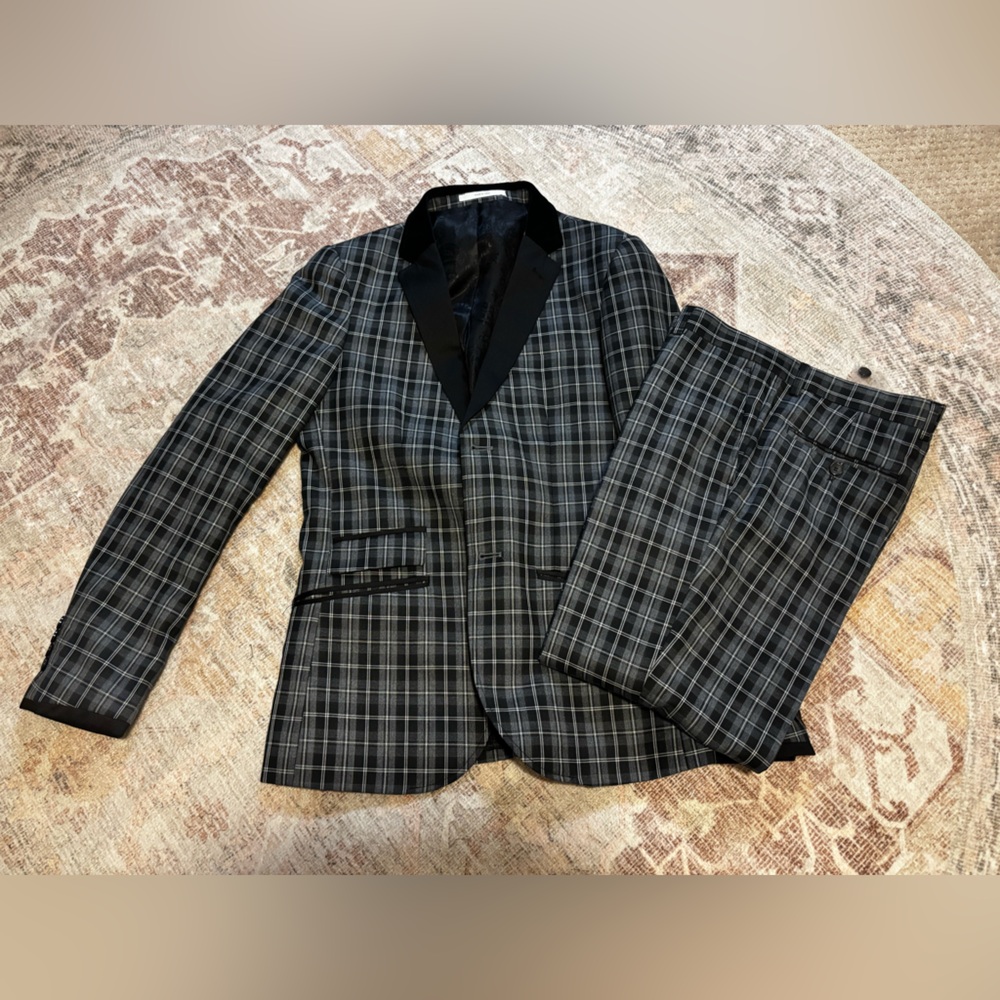 Edge, Black and Gray Plaid Suite, 36 S
